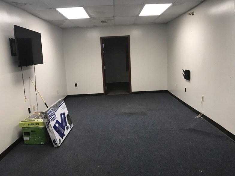 More Photos Of 131 N Hedges St, Dayton Warehouse For Sale