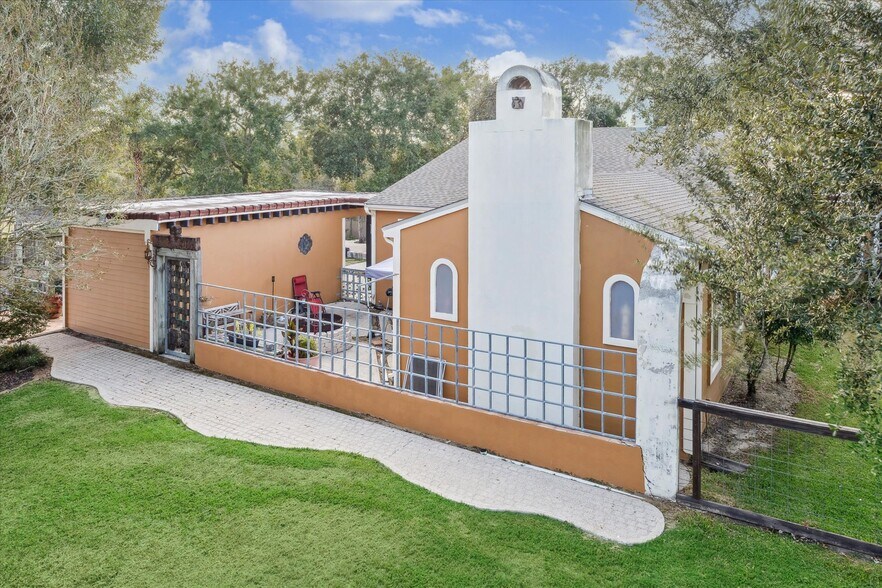 More Photos Of 614 Pine Gully Rd, Seabrook Apartments For Sale