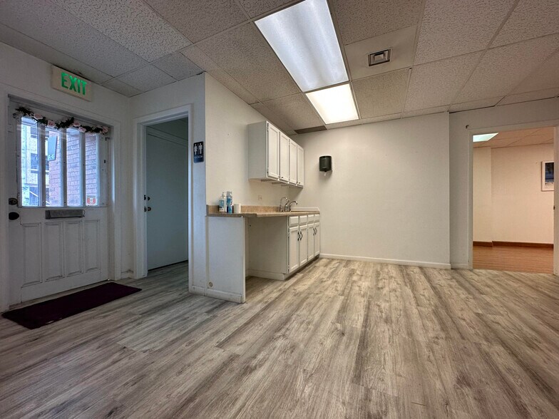 More Photos Of 8751 E Hampden Ave, Denver Office For Sale