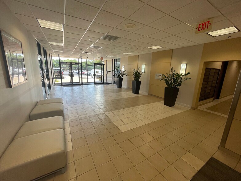 More Photos Of 800 W Airport Fwy, Irving Office For Lease