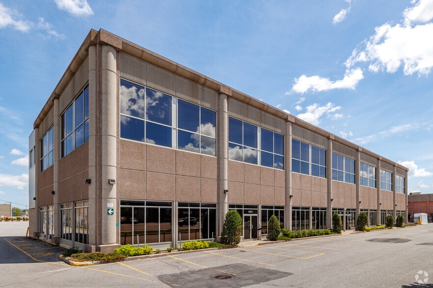 More Photos Of 9175-9225 Boul Langelier, Montréal Warehouse For Lease