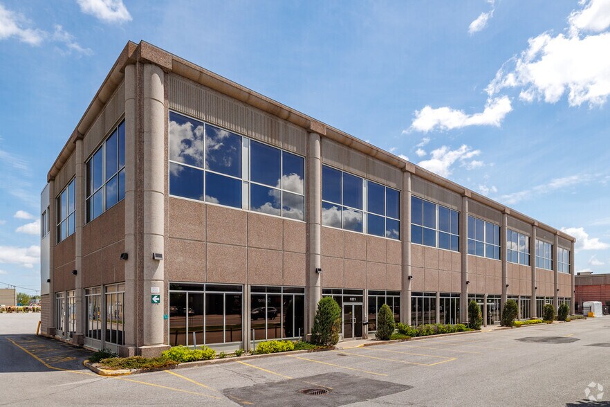 More Photos Of 9175-9225 Boul Langelier, Montréal Warehouse For Lease