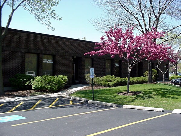 More Photos Of 702-778 W Algonquin Rd, Arlington Heights Unknown For Lease