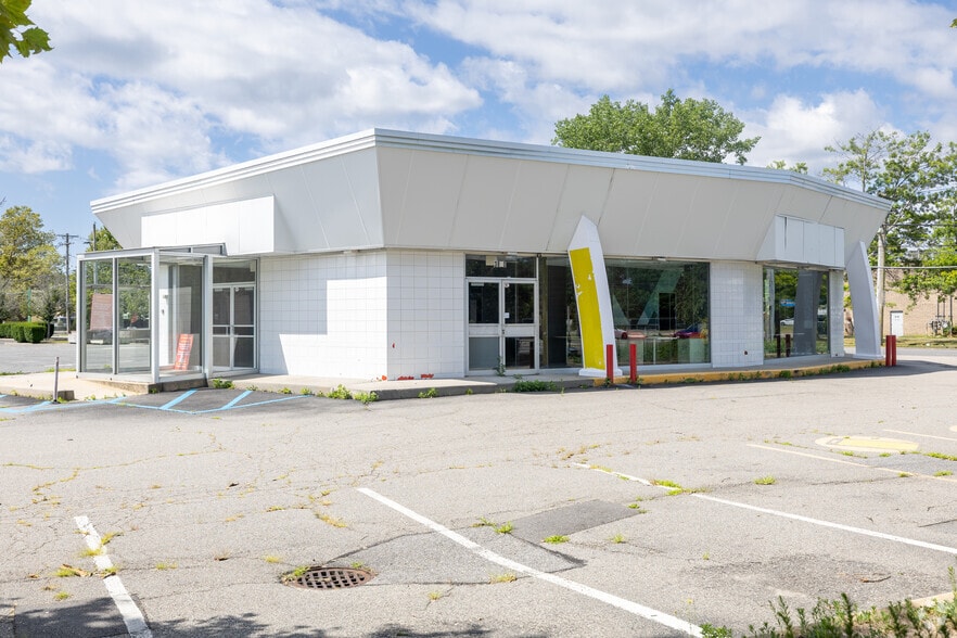 Primary Photo Of 3850 Veterans Memorial Hwy, Bohemia Fast Food For Lease