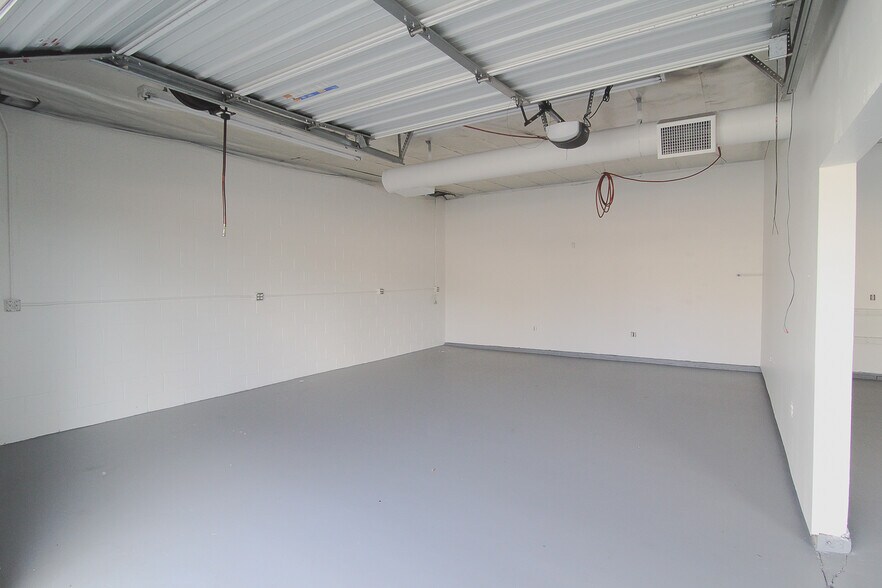 More Photos Of 26081 Bouquet Canyon Rd, Santa Clarita Freestanding For Lease