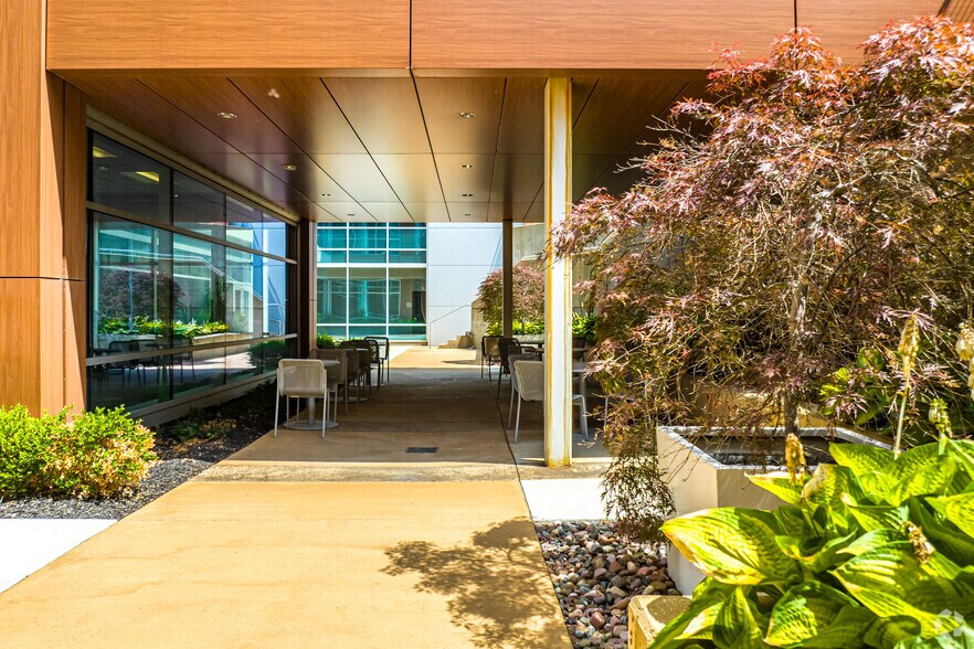 More Photos Of 6800 W 115th St, Overland Park Coworking Space