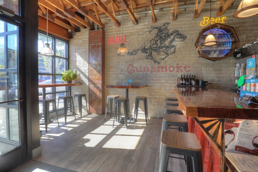 More Photos Of 817 E Main St, Santa Paula Storefront For Sale