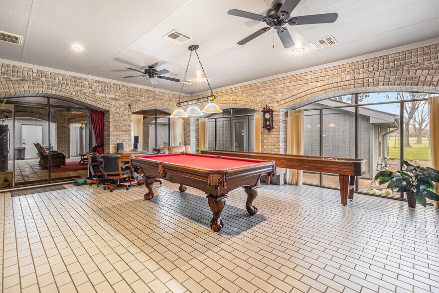 More Photos Of 1454 Oday Rd, Pearland Light Manufacturing For Sale