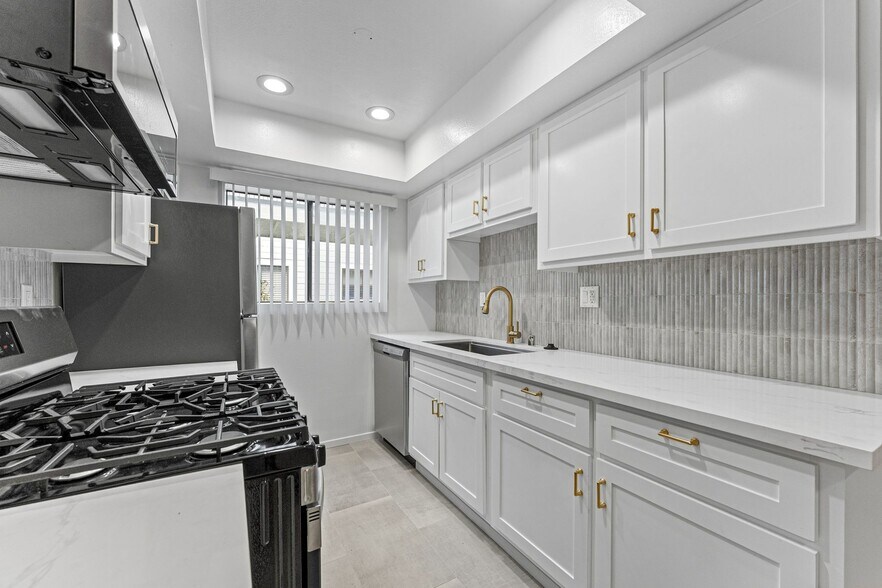 More Photos Of 1815 W Alameda Ave, Burbank Apartments For Sale