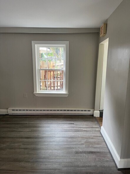 More Photos Of 406 Mill St, Occoquan Freestanding For Lease
