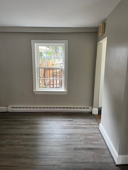 More Photos Of 406 Mill St, Occoquan Freestanding For Lease