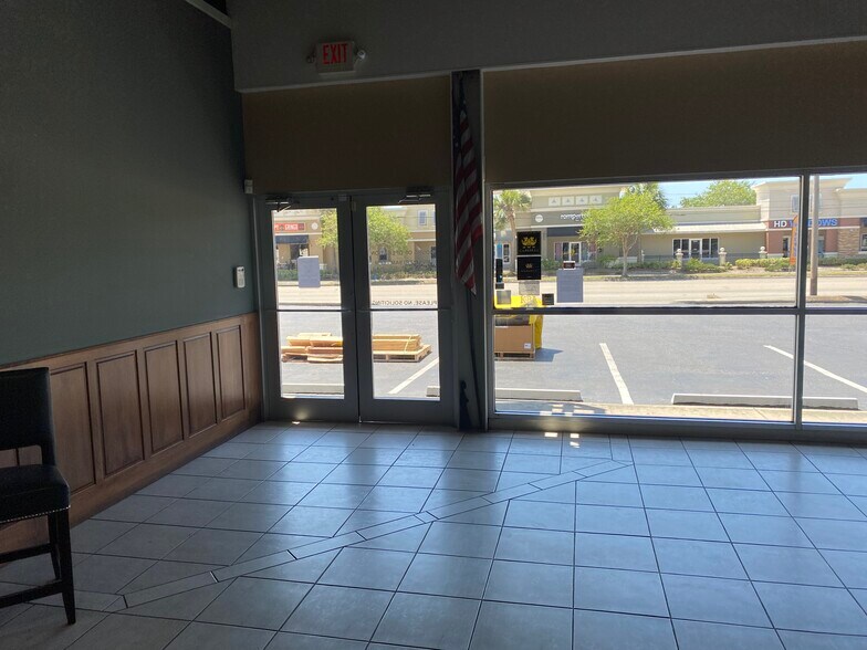 More Photos Of 2599 22nd Ave N, Saint Petersburg Unknown For Lease