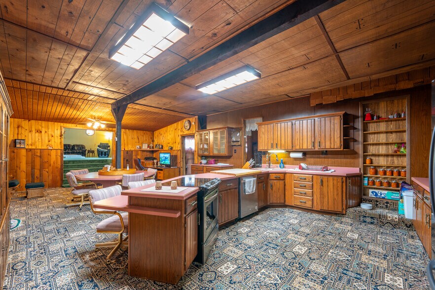 More Photos Of 608 N Chestnut St, Derry Restaurant For Sale