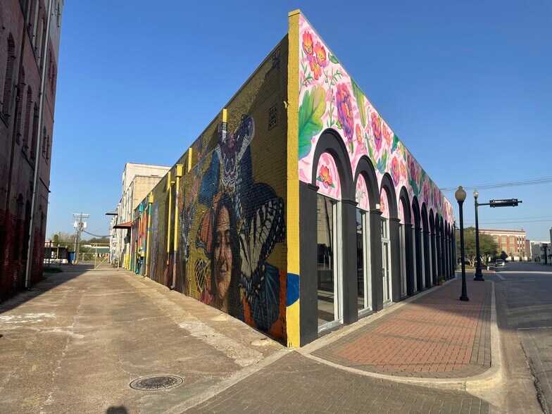 More Photos Of 304-308 Orleans St, Beaumont Storefront Retail Office For Lease