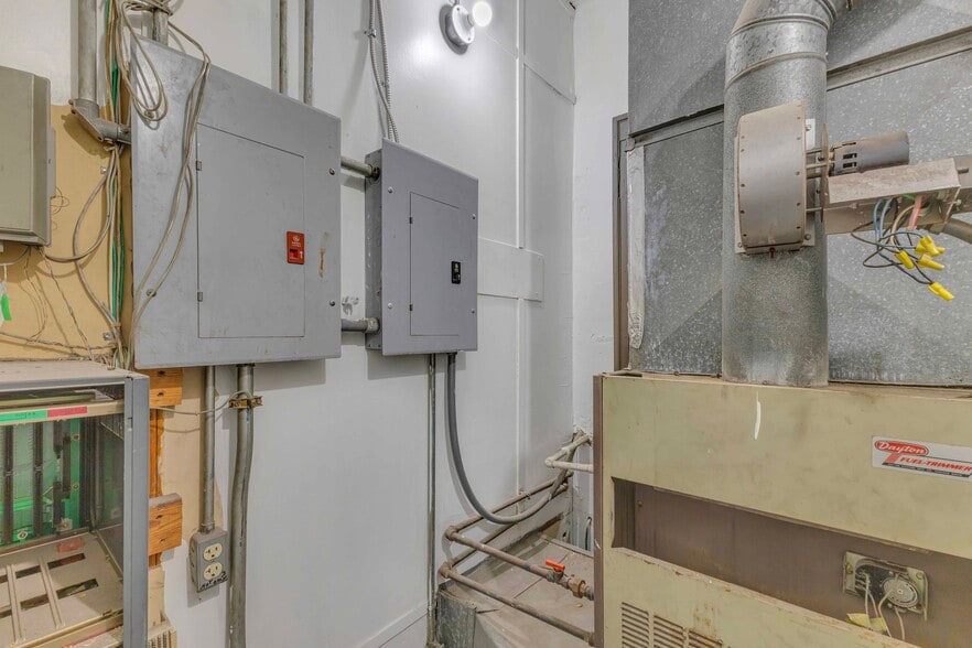 More Photos Of 7500 Bessemer Ave, Cleveland Manufacturing For Sale