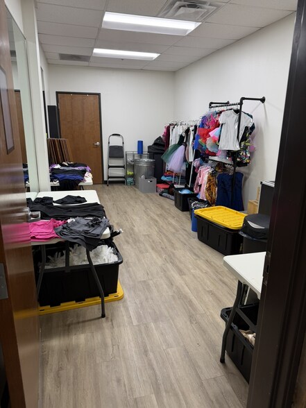More Photos Of 1040 Mustang Dr, Grapevine General Retail For Lease