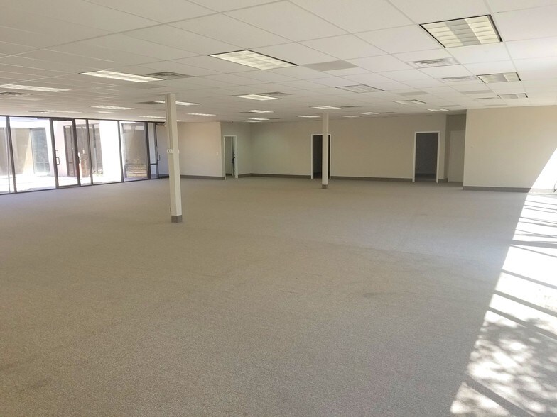 More Photos Of 1555 E Flamingo Rd, Las Vegas Office For Sale