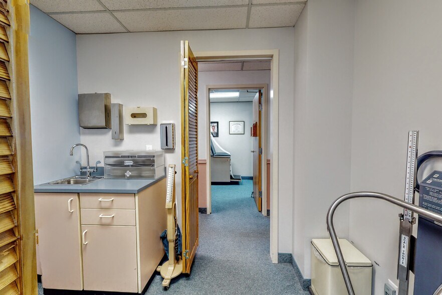 More Photos Of 545 Island Rd, Ramsey Medical For Lease