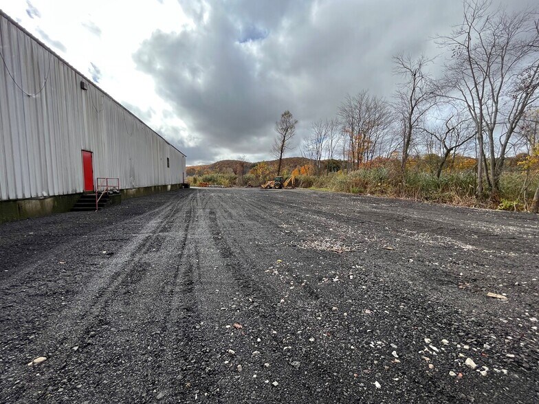 More Photos Of 32 Henry St, Bethel Land For Lease