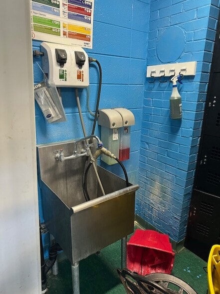 More Photos Of 650 Middle Tpke, Storrs Mansfield Freestanding For Lease