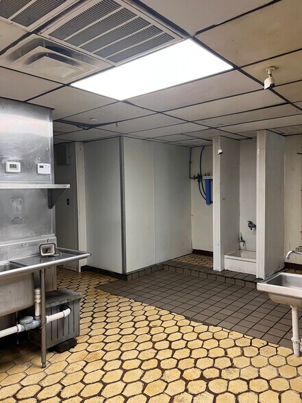 More Photos Of 1304 Chico Hwy, Bridgeport General Retail For Sale