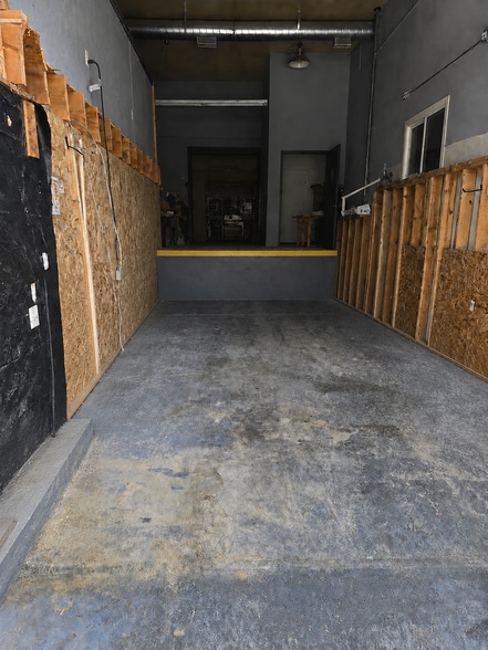 More Photos Of 1400-1416 SE Morrison St, Portland Storefront For Sale