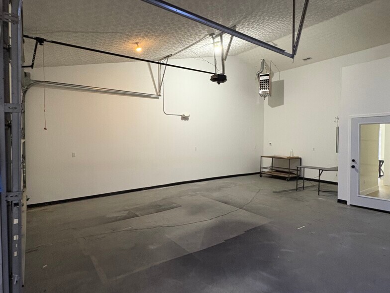 More Photos Of 7909-7925 Station St, Columbus Flex For Lease