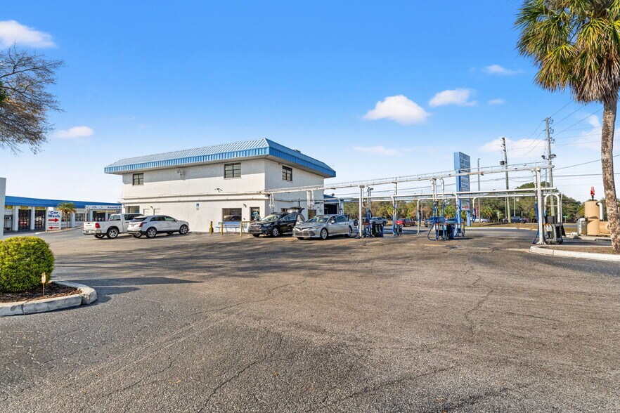 More Photos Of 1108 Commercial Way, Spring Hill Freestanding For Sale