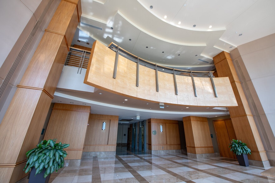 More Photos Of 5200 Waterford District Dr, Miami Unknown For Lease