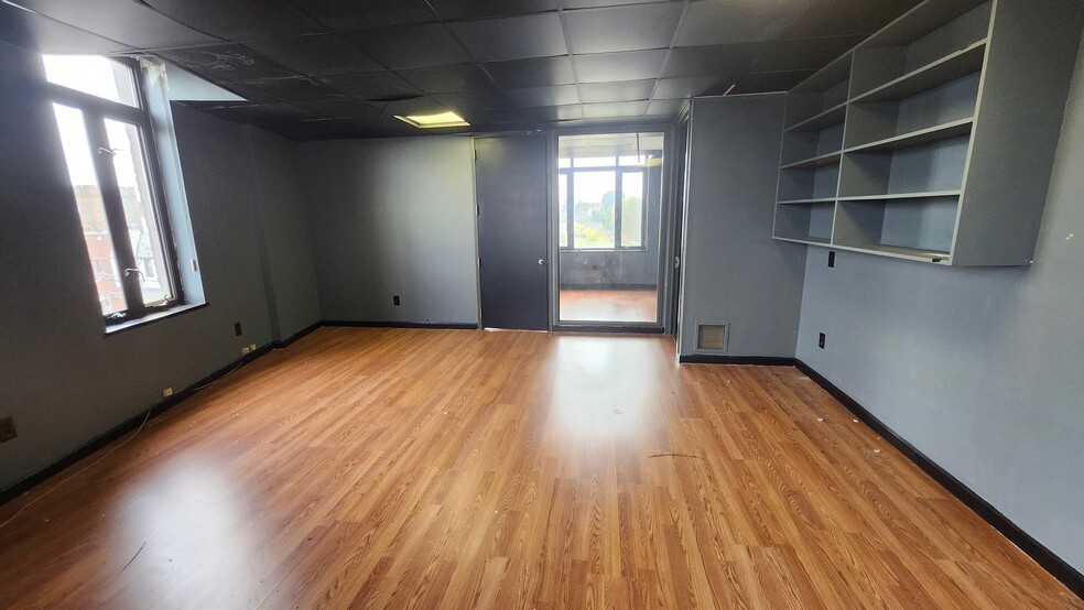 More Photos Of 219 Westchester Ave, Port Chester Office For Lease