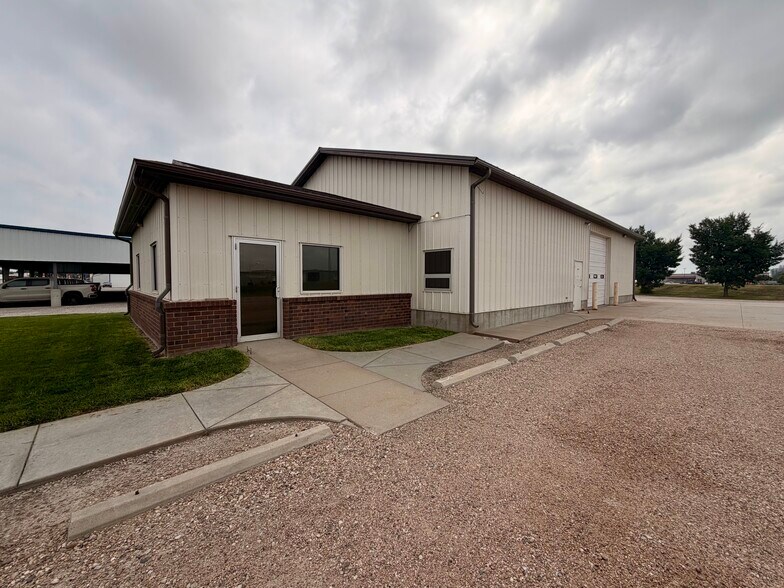 More Photos Of 405 Lake Ave, Gothenburg Distribution For Sale