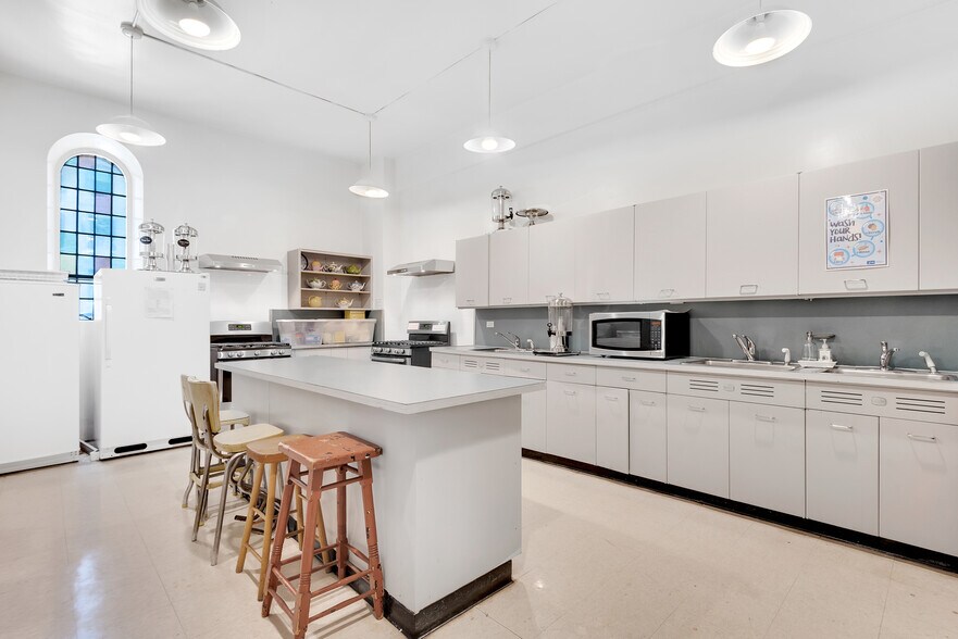 More Photos Of 106 E 86th St, New York Schools For Lease