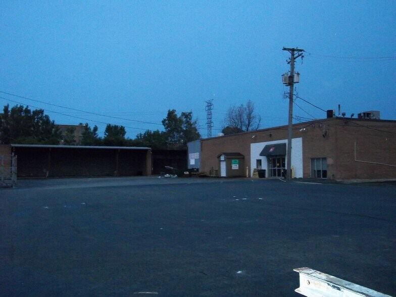 More Photos Of 430 N Damen Ave, Chicago Distribution For Lease