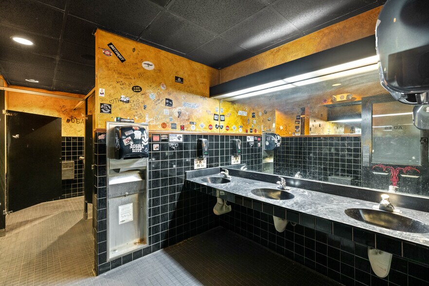 More Photos Of 6750 W Sahara Ave, Las Vegas Bar For Sale