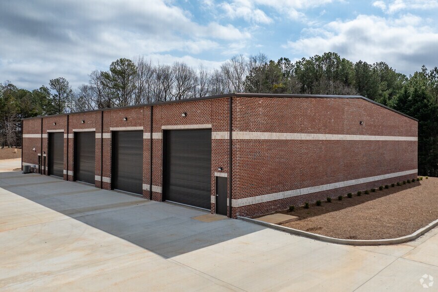 More Photos Of 8385 Tatum Rd, Palmetto Warehouse For Lease