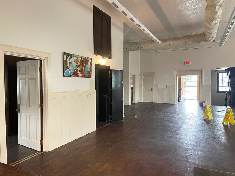 More Photos Of 137 Main St, Bay Saint Louis General Retail For Sale
