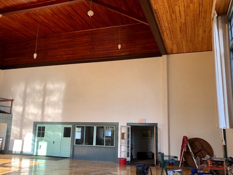More Photos Of 7809 NE Everett St, Portland Religious Facility For Lease