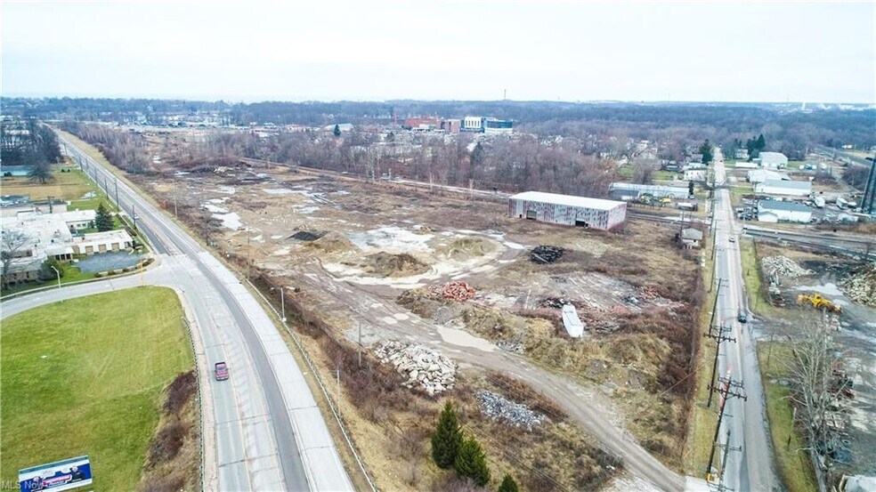 More Photos Of 1015 30th St, Ashtabula Distribution For Sale