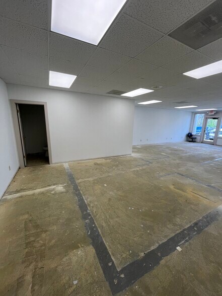 More Photos Of 209 Center St, Chardon Unknown For Lease