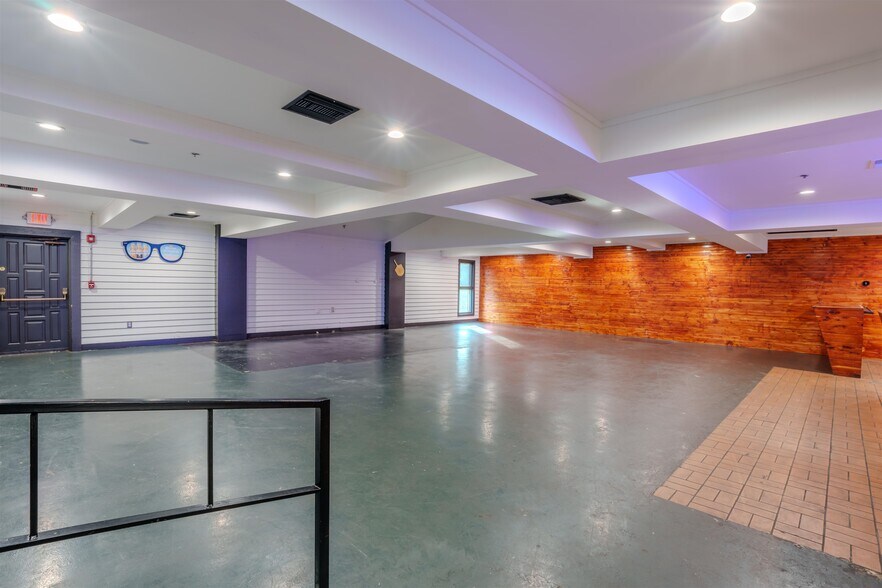 More Photos Of 4840 Hatch Blvd, Muscle Shoals Restaurant For Sale