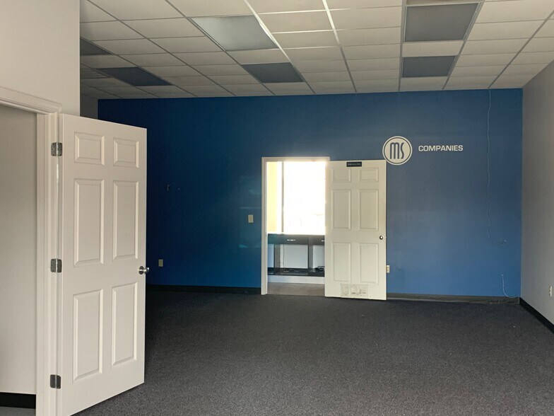 More Photos Of 5550 McFarland Blvd, Northport General Retail For Lease