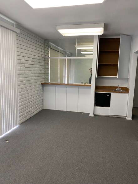 More Photos Of 45902 Oasis St, Indio Medical For Lease