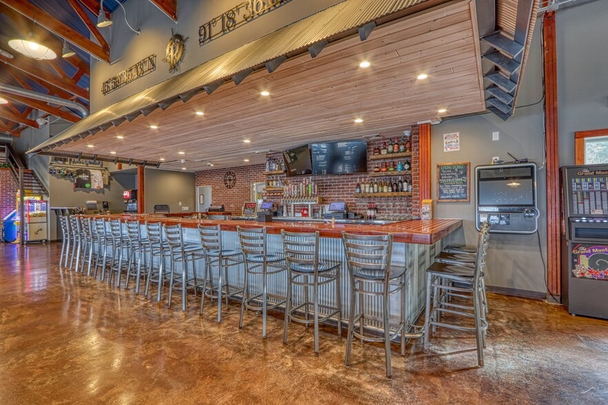 More Photos Of 9971 N Grand Pines Ln, Hayward Restaurant For Sale