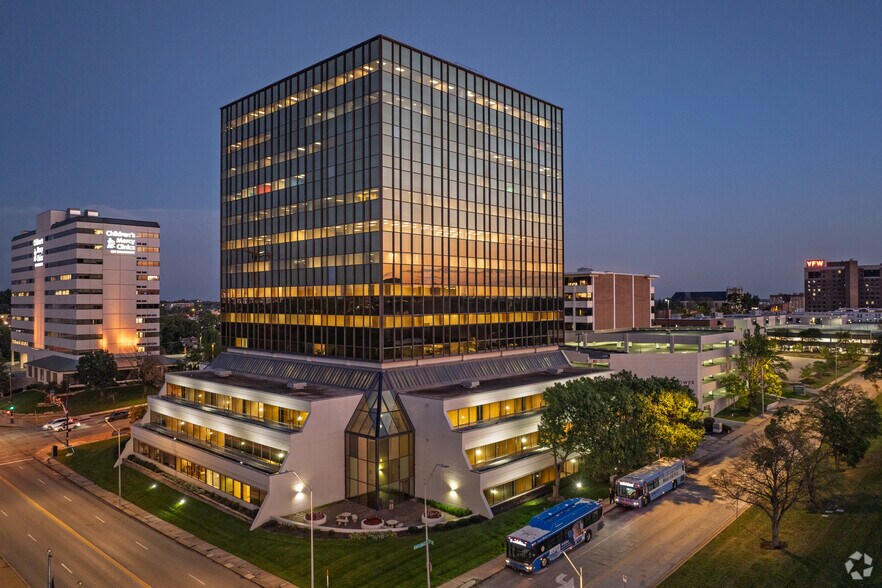 More Photos Of 3100 Broadway St, Kansas City Office For Sale