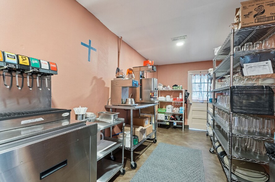 More Photos Of 110 W Walnut St, Smithville Restaurant For Sale