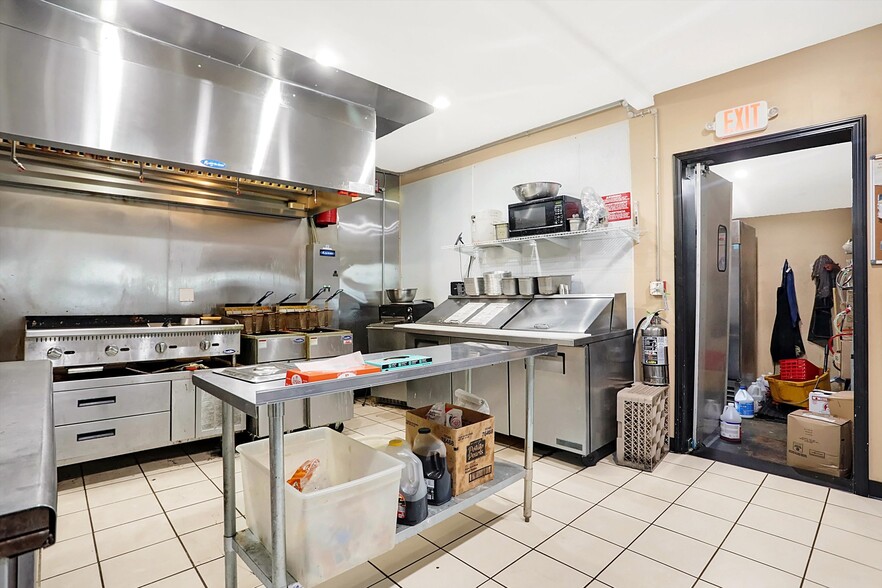 More Photos Of 2023 E Southeastern Ave, Indianapolis Restaurant For Sale