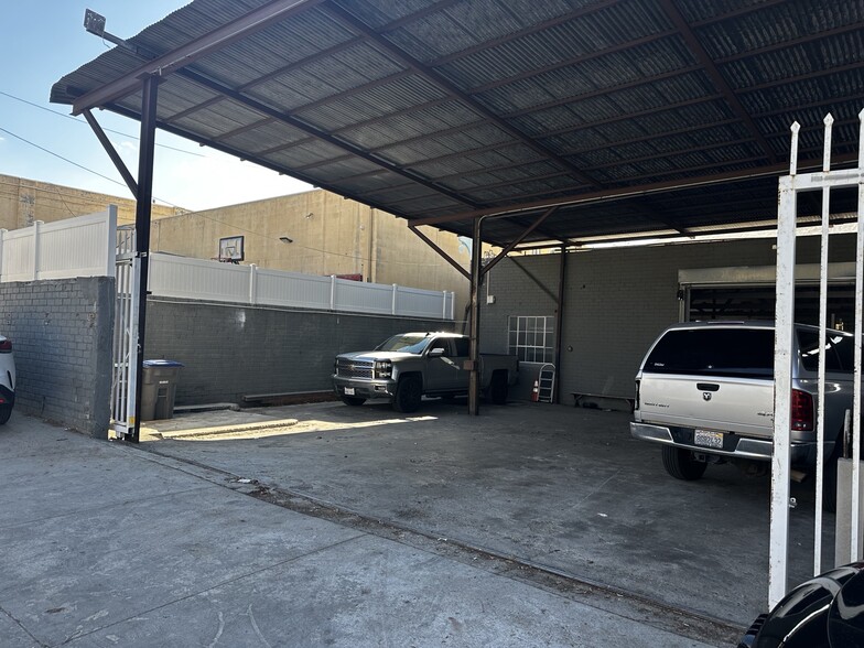 More Photos Of 701 W Broadway, Glendale Industrial For Sale