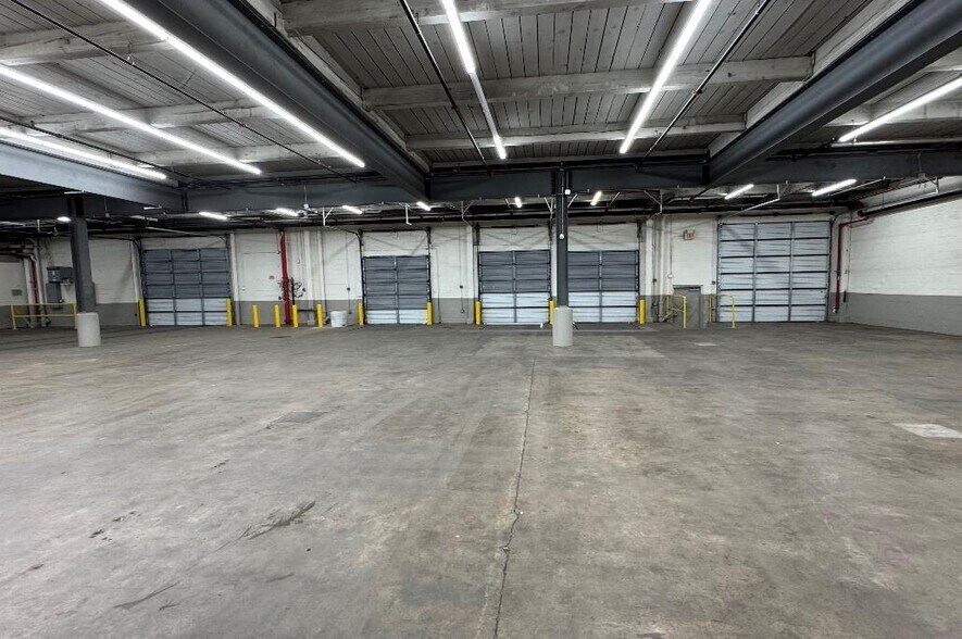 More Photos Of 525 Main St, Belleville Distribution For Lease