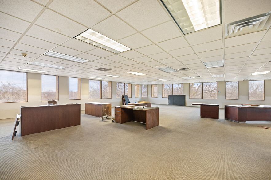 More Photos Of 10000 Highway 55, Plymouth Office For Lease