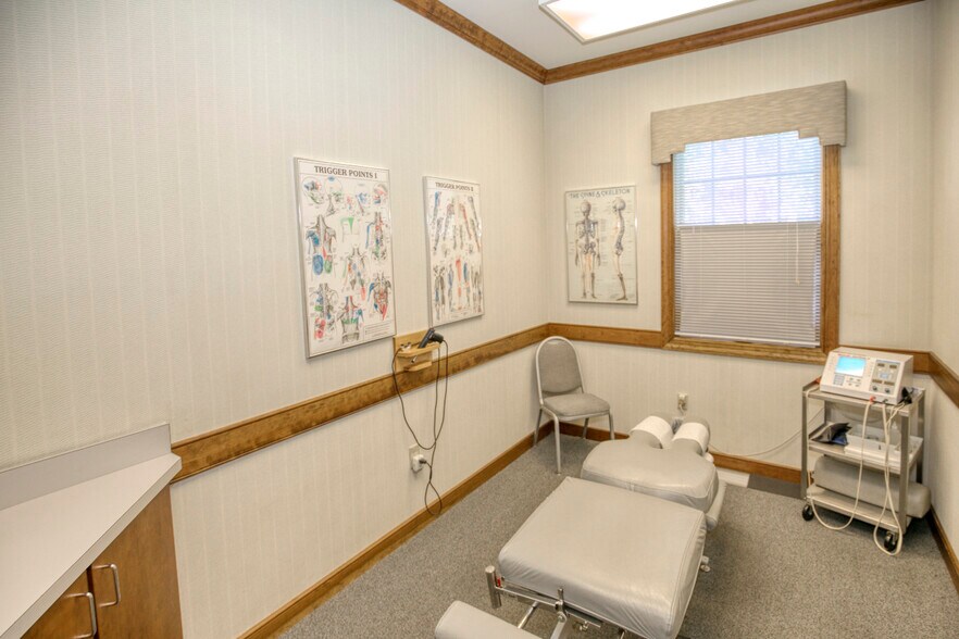 More Photos Of 1318 Jamestown Rd, Williamsburg Office For Sale